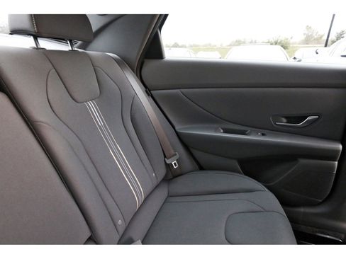 Certified 2025 Hyundai Elantra SEL image 12