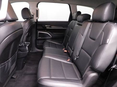 Used 2024 Kia Telluride LX image 19