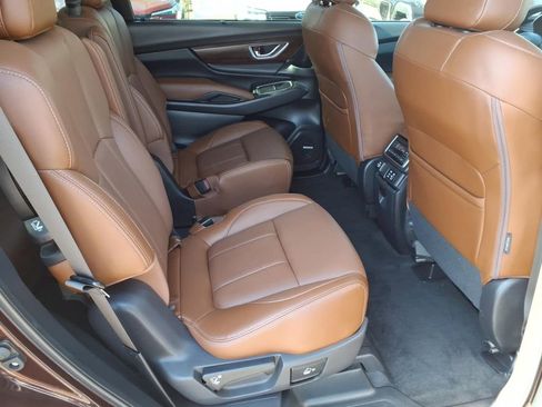 Used 2025 Subaru Ascent Touring w/ Popular Package #1 AWD/4WD image 21