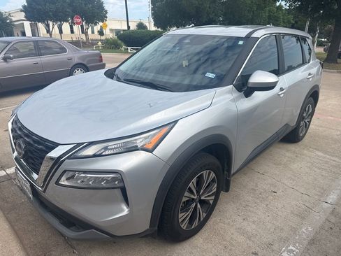 Used 2023 Nissan Rogue SV FWD image 2