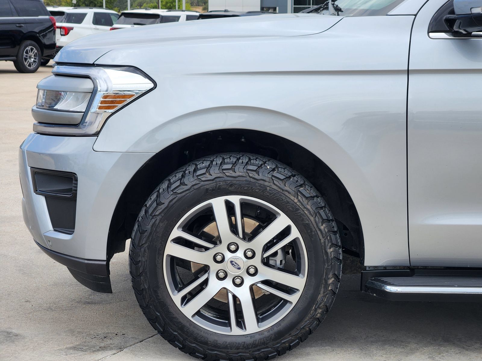 Used 2023 Ford Expedition XLT AWD/4WD image 12