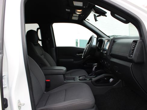 Certified 2023 Nissan Frontier SV w/ Midnight Edition Package AWD/4WD image 13