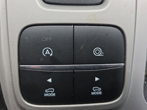 Used 2021 Ford Explorer XLT image 17