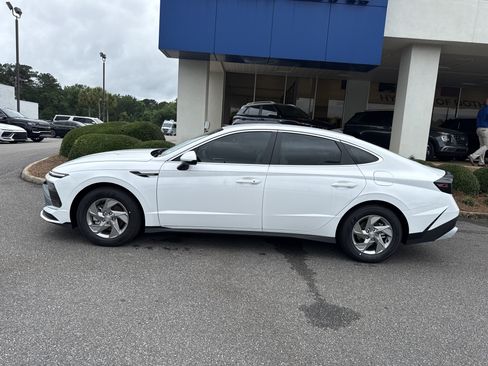 New 2026 Hyundai Sonata SE FWD image 2