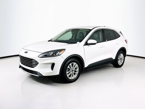 Used 2020 Ford Escape SE FWD image 3