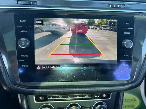 Used 2018 Volkswagen Tiguan SE w/ Panoramic Sunroof Package AWD/4WD image 22