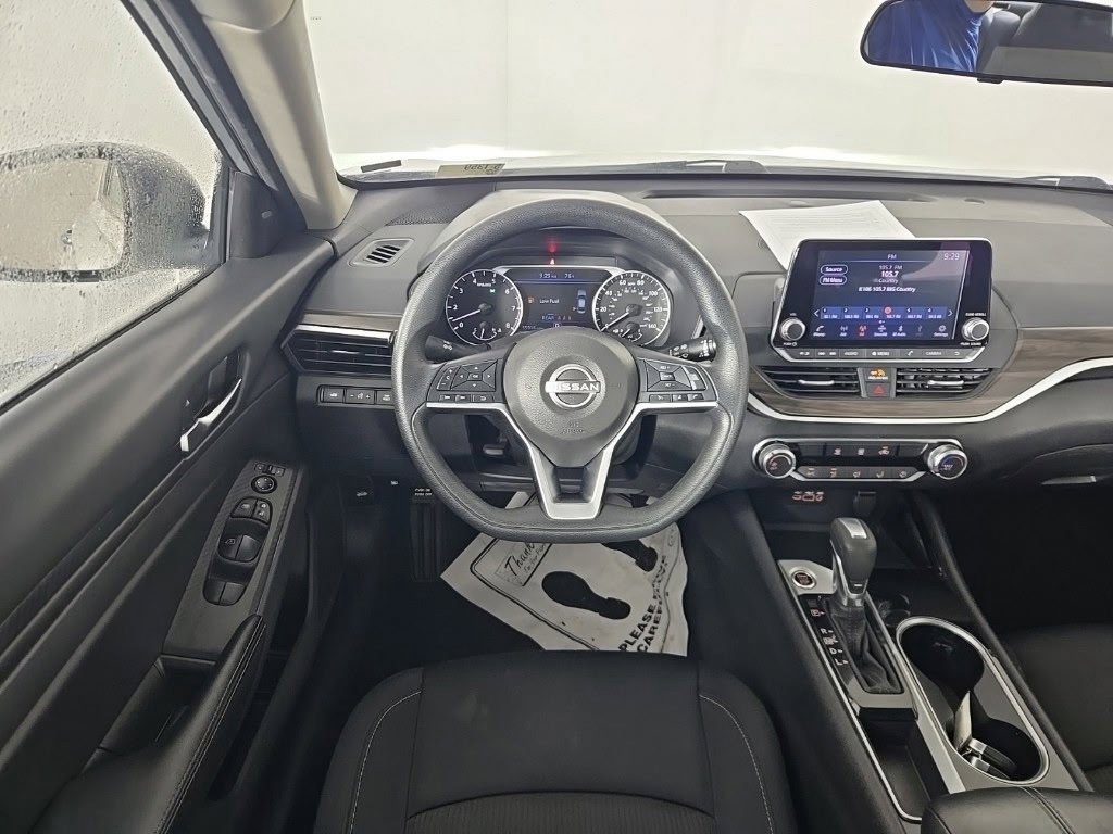 Used 2024 Nissan Altima 2.5 SV FWD image 8