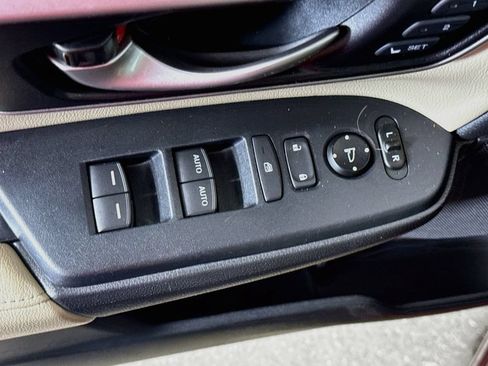 Used 2018 Honda CR-V Touring image 16