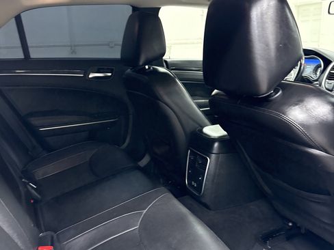 Used 2019 Chrysler 300 Limited image 28