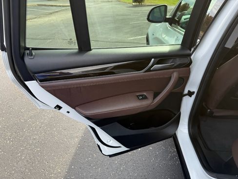 Used 2017 BMW X3 xDrive28i image 11