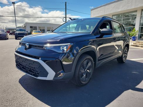 Certified 2025 Volkswagen Taos S image 4