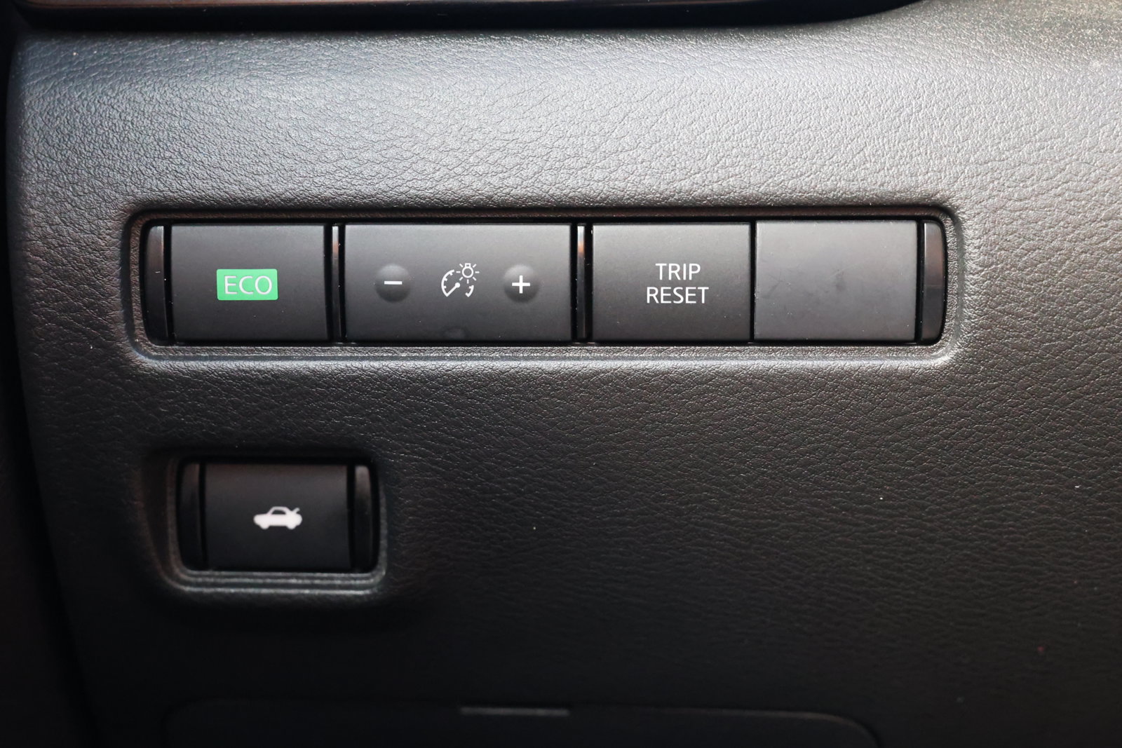 Used 2024 Nissan Sentra SV FWD image 23