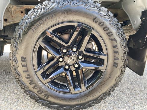 Used 2024 Chevrolet Silverado 1500 Custom Trail Boss w/ LPO, Dark Essentials Package AWD/4WD image 10