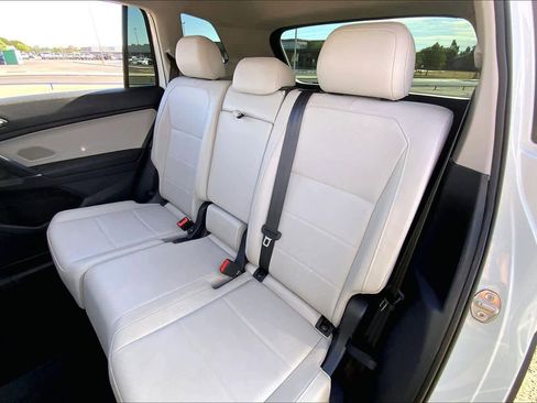 Used 2020 Volkswagen Tiguan SE AWD/4WD image 21