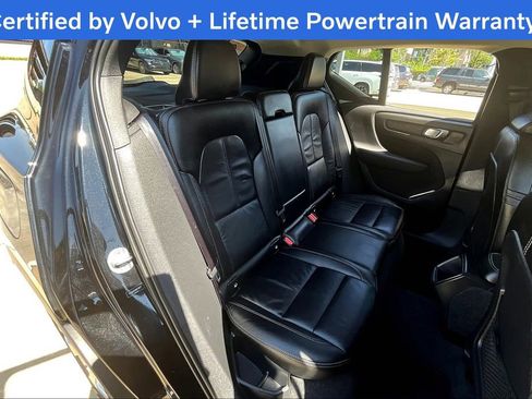 Used 2022 Volvo XC40 T5 Momentum image 34