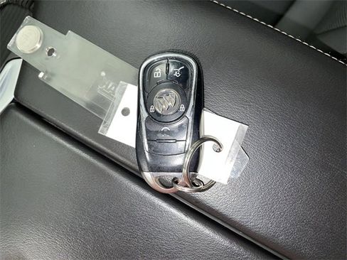 Used 2017 Buick Envision Essence image 32