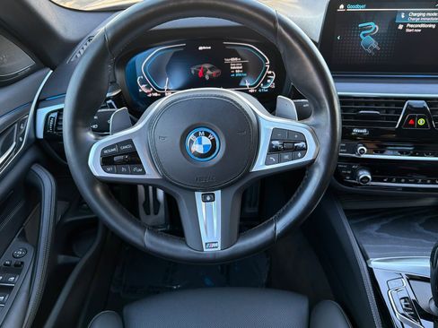 Used 2023 BMW 530e w/ M Sport Package image 18
