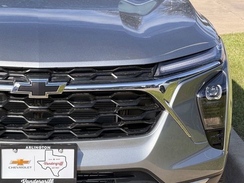 New 2026 Chevrolet Trax LT w/ Driver Confidence Package image 8