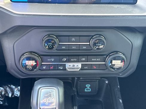 Used 2025 Ford Bronco Outer Banks AWD/4WD image 24