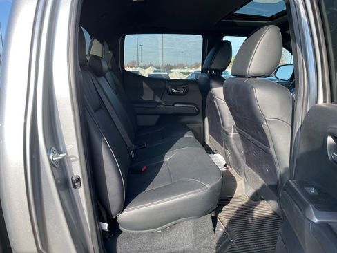 Used 2022 Toyota Tacoma TRD Off-Road w/ TRD Premium Off Road Package image 6