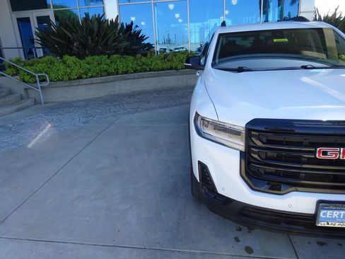 Certified 2023 GMC Acadia SLE w/ Driver Convenience Package FWD image 36