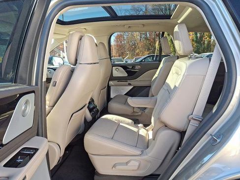 Used 2023 Lincoln Aviator Reserve w/ Equipment Group 201A image 10