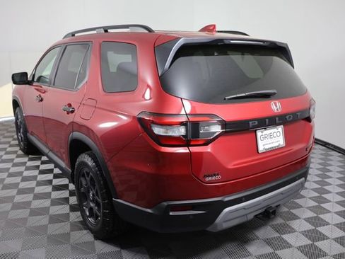 Used 2025 Honda Pilot TrailSport image 6