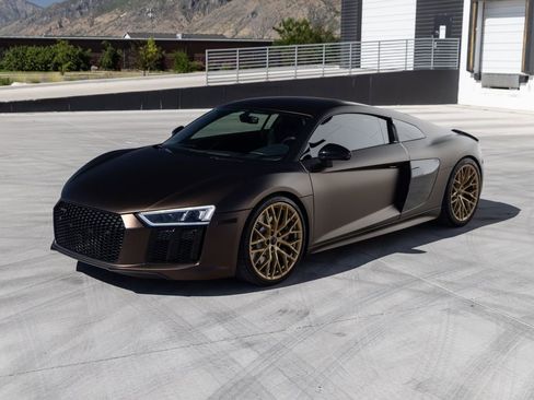 Used 2017 Audi R8 V10 w/ Carbon Exterior Package AWD/4WD image 7