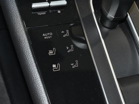 Certified 2026 Porsche Macan AWD/4WD image 16