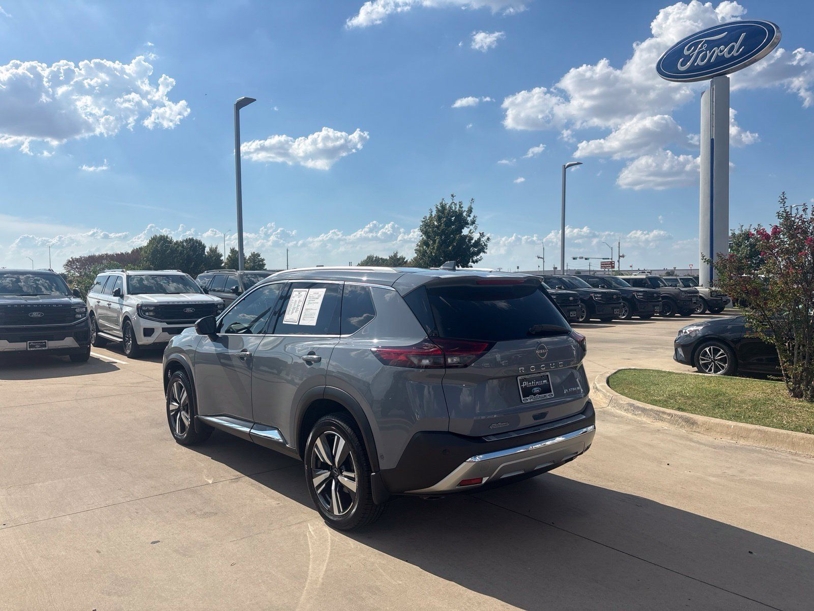 Used 2022 Nissan Rogue Platinum w/ Head-Up Display Package FWD image 3