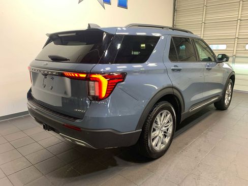 Used 2025 Ford Explorer Active w/ Active Comfort Package image 3