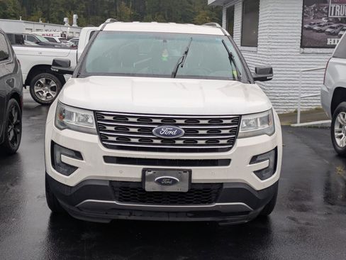 Used 2016 Ford Explorer XLT w/ Equipment Group 202A image 2
