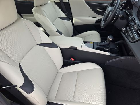 Used 2025 Lexus ES 300h w/ Premium Package image 20