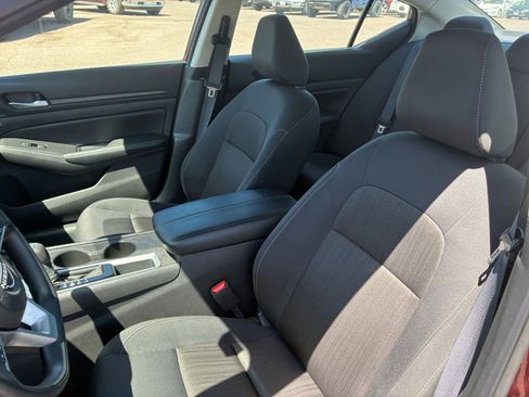 Used 2025 Nissan Altima 2.5 SV FWD image 36