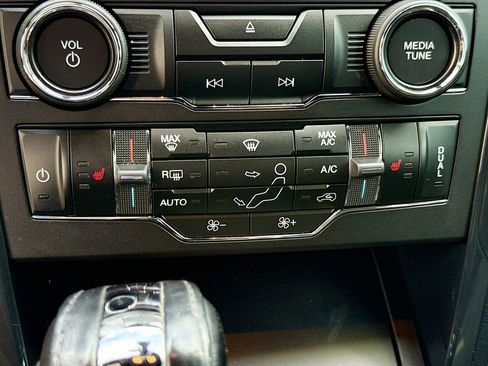 Used 2018 Ford Explorer XLT w/ Equipment Group 202A AWD/4WD image 16