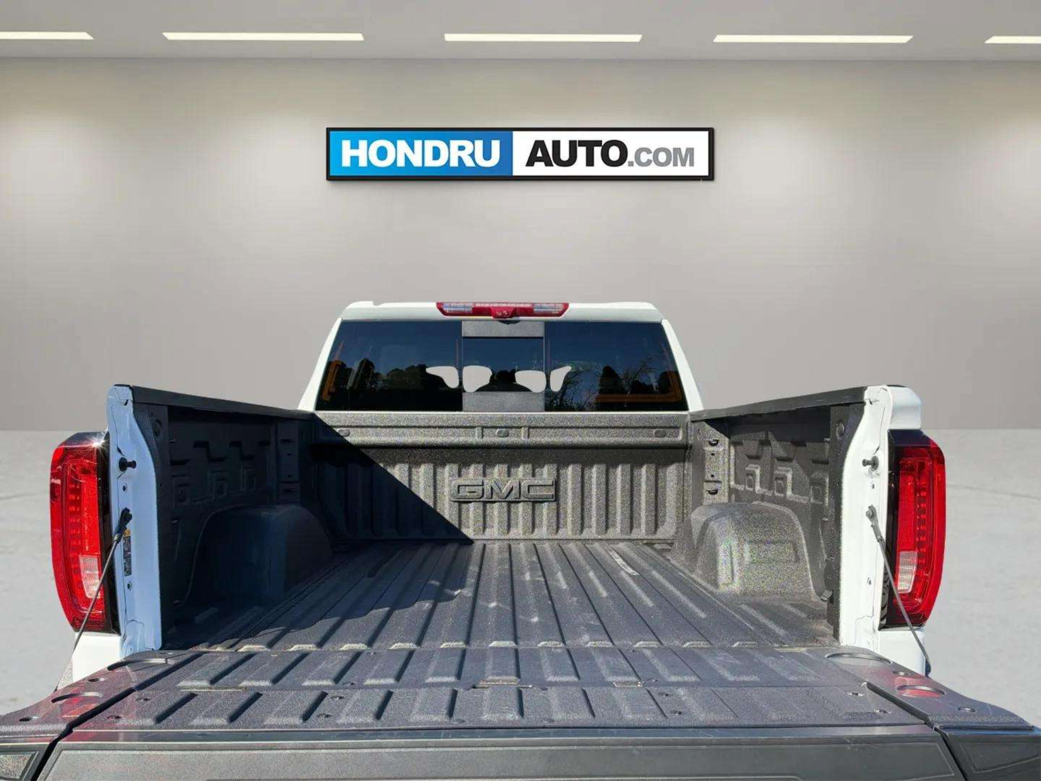 Used 2026 GMC Sierra 1500 AT4 w/ Technology Package AWD/4WD image 9