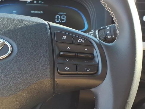 Used 2025 Hyundai Venue Limited image 18