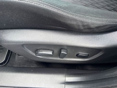 Used 2017 Nissan Rogue SV AWD/4WD image 16