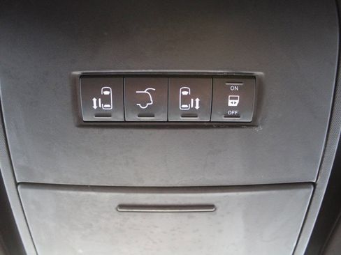 Used 2018 Dodge Grand Caravan GT image 42