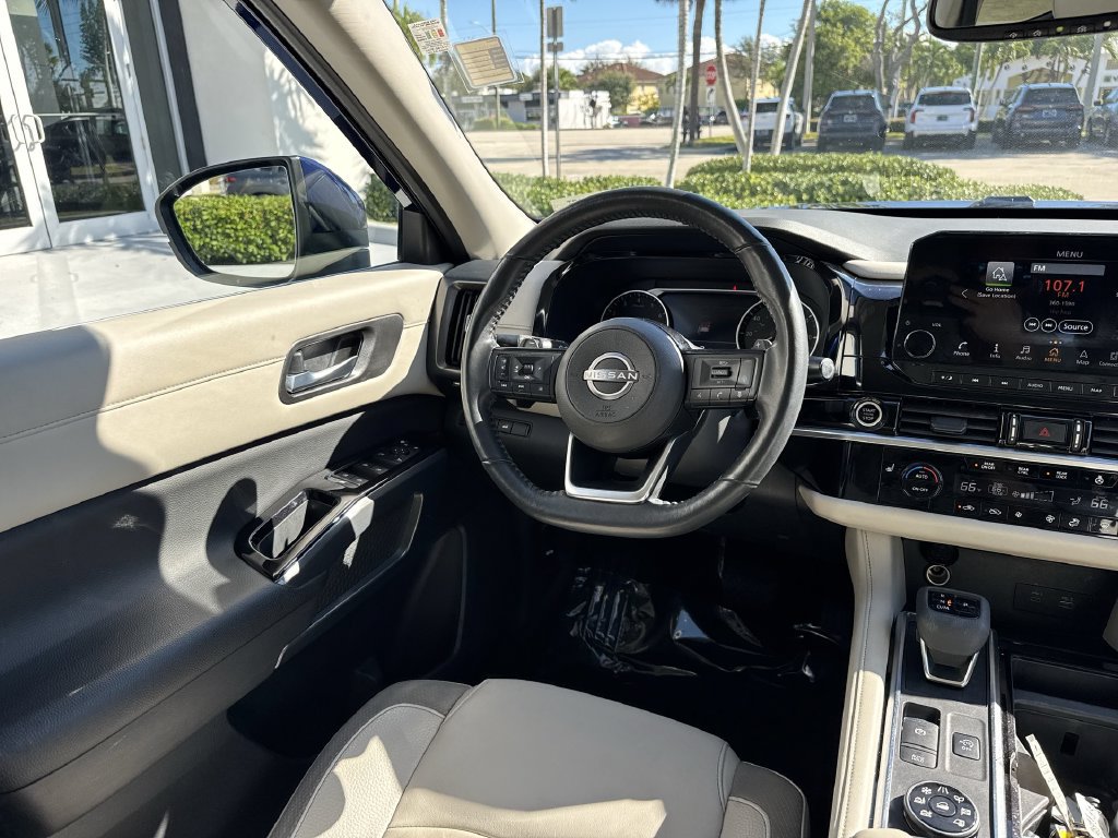 Used 2022 Nissan Pathfinder SL w/ SL Black Package AWD/4WD image 21