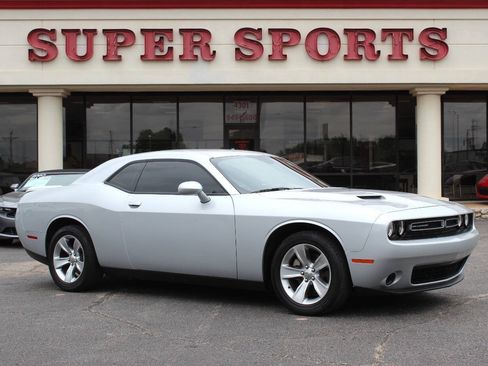 Used 2021 Dodge Challenger SXT RWD image 1