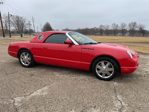 Used 2002 Ford Thunderbird Deluxe image 22
