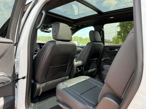 New 2026 Chevrolet Traverse LT w/ Sun and Wheel Package image 15