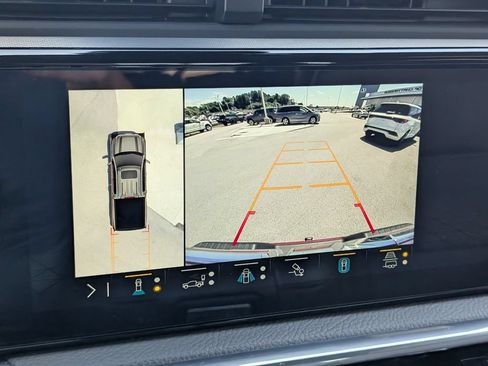 Used 2023 GMC Sierra 1500 Denali w/ Technology Package AWD/4WD image 8