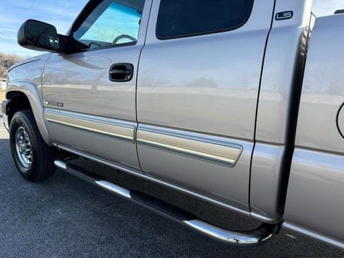Used 2005 Chevrolet Silverado 2500 LS image 13