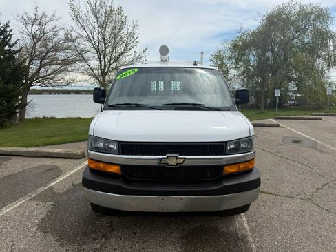 Used 2018 Chevrolet Express 2500 w/ Driver Convenience Package RWD image 2