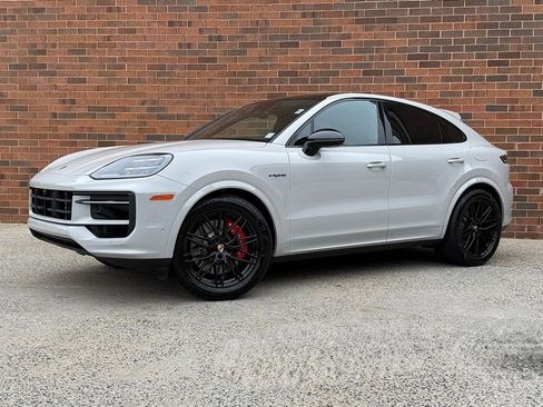 New 2025 Porsche Cayenne S image 1