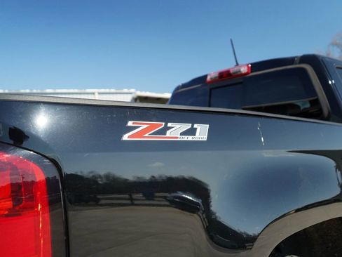 Used 2019 Chevrolet Colorado Z71 w/ Z71 Midnight Edition image 13
