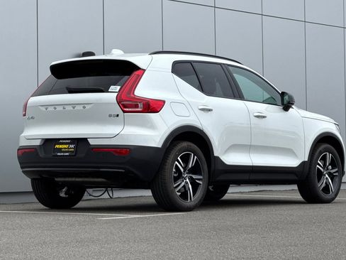 New 2026 Volvo XC40 B5 Core w/ Climate Package image 5