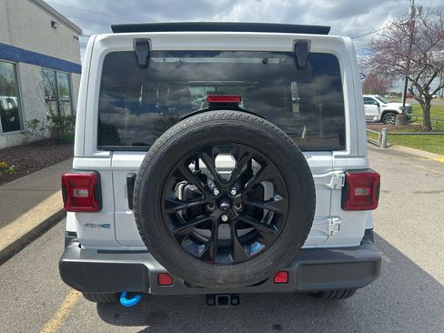 Used 2022 Jeep Wrangler Unlimited Sahara w/ Cold Weather Group image 5